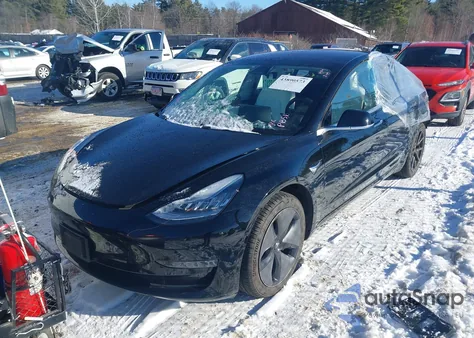 2018 Tesla Model 3 Long Range/Mid Range z USA, uszkodzony, nr VIN 5YJ3E1EAXJF155311
